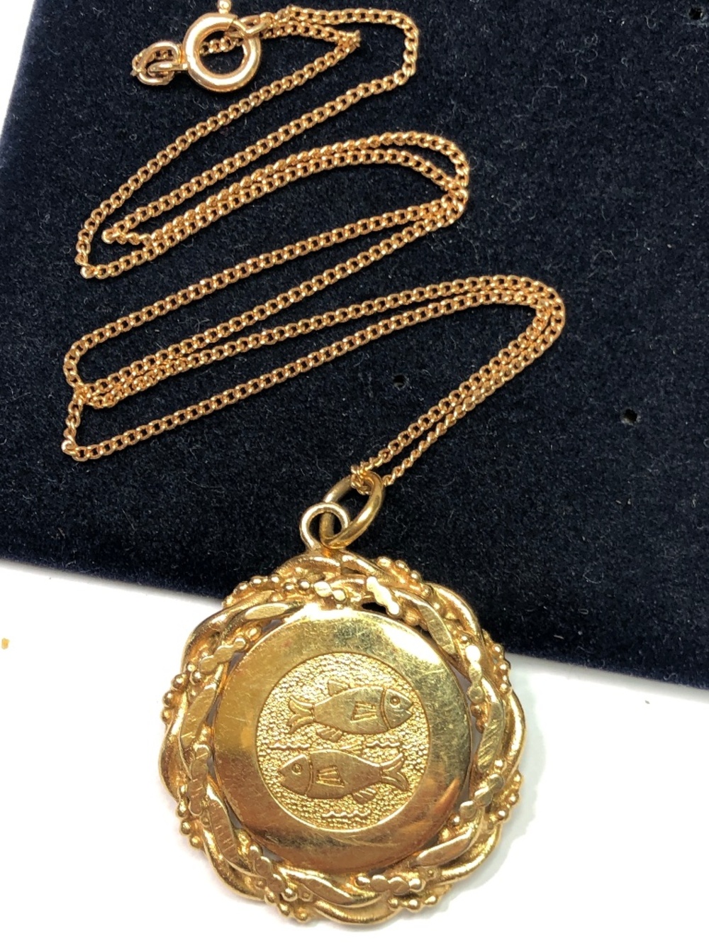 Vintage zodiac Fish pendant chain necklace gold tone